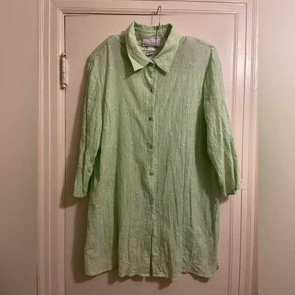 Susan Graver Tops - Susan Graver Green Semi Sheer Embroidered Floral Design Metallic Shimmer Top 1X